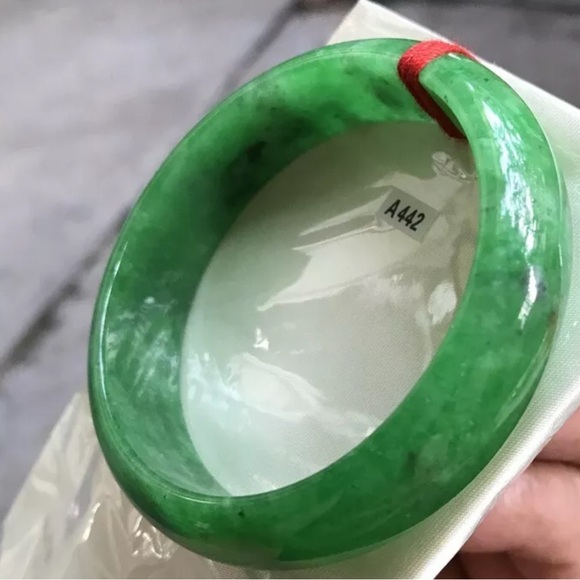 VINTAGE Medium Jadeite Green Jade Bangle Size 59mm Emerald Green Jade D641 - Picture 11 of 14